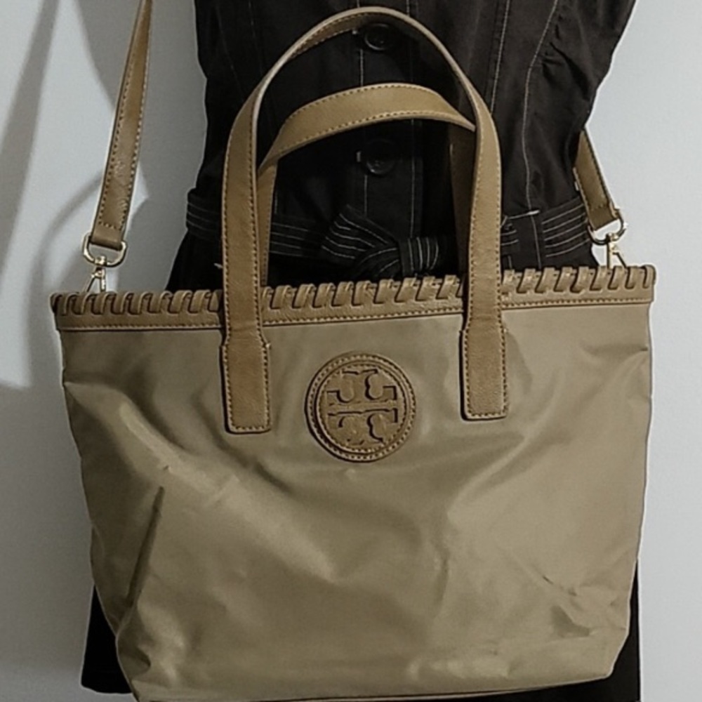 Tory Burch Beige with straps in great condition